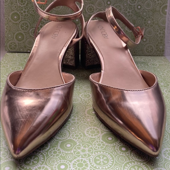 Abound Shoes - LIKE NEW! Metallic Rose Gold Dress Heels (03012)